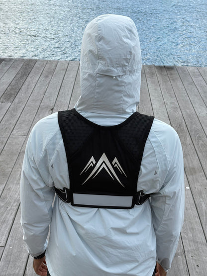 Bounce Free Storage for Your Phone, Hydration & Fuel - CarryLite Running Vest
