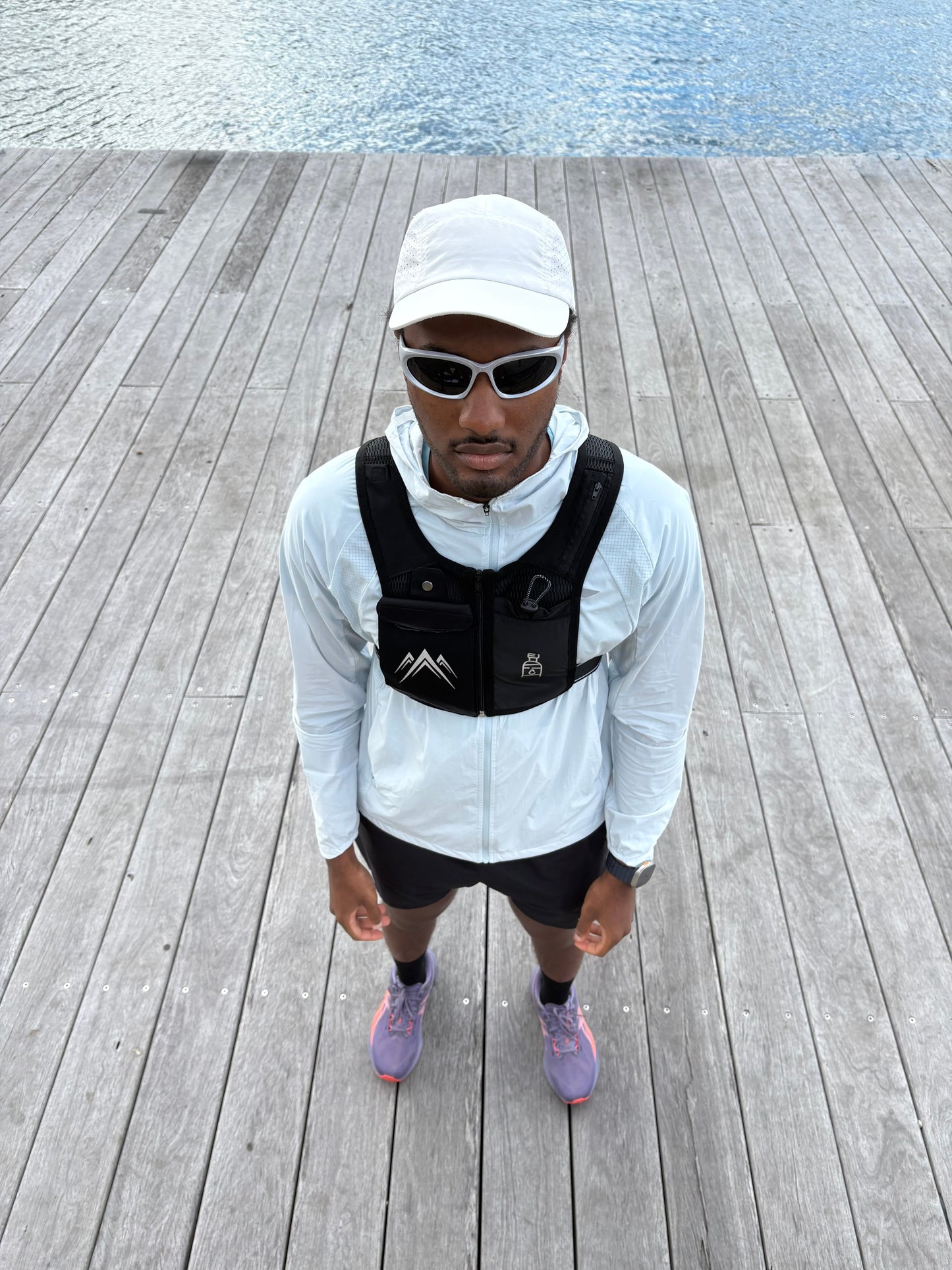 Bounce Free Storage for Your Phone, Hydration & Fuel - CarryLite Running Vest